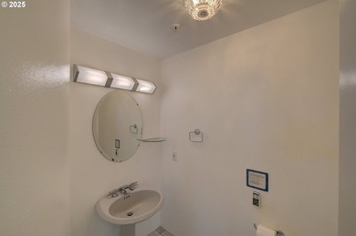 Ilwaco 3,600 sq ft custom house & garage, city water & sewer - photo 19