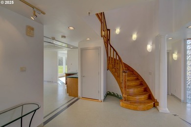 Ilwaco 3,600 sq ft custom house & garage, city water & sewer - photo 20
