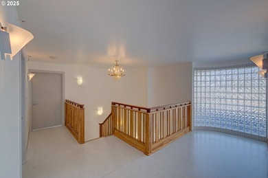 Ilwaco 3,600 sq ft custom house & garage, city water & sewer - photo 21