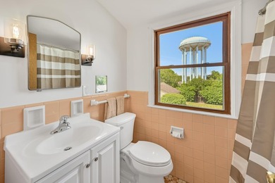 Spacious 4 bedroom, 2 full bathroom Cape Cod nestled on a - photo 25