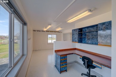 Ilwaco 3,600 sq ft custom house & garage, city water & sewer - photo 25