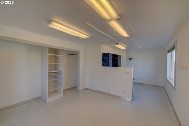 Ilwaco 3,600 sq ft custom house & garage, city water & sewer - photo 26