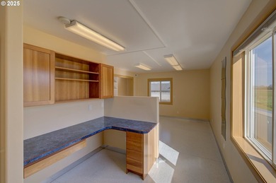Ilwaco 3,600 sq ft custom house & garage, city water & sewer - photo 27