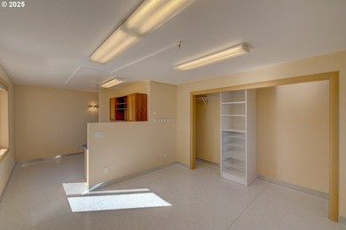Ilwaco 3,600 sq ft custom house & garage, city water & sewer - photo 28