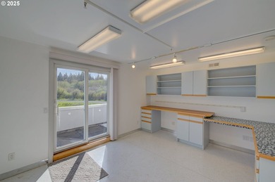 Ilwaco 3,600 sq ft custom house & garage, city water & sewer - photo 30