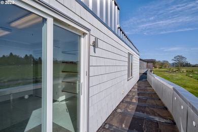 Ilwaco 3,600 sq ft custom house & garage, city water & sewer - photo 31