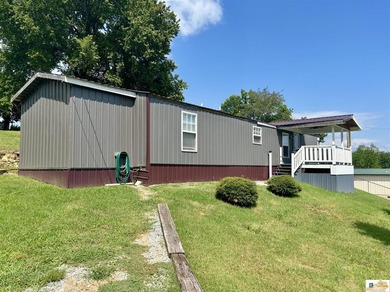 A budget-friendly mobile home on 0.27 acres inside city limits - photo 1