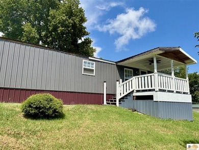 A budget-friendly mobile home on 0.27 acres inside city limits - photo 2