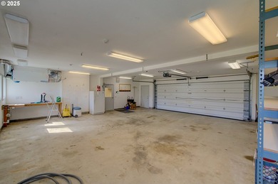 Ilwaco 3,600 sq ft custom house & garage, city water & sewer - photo 34