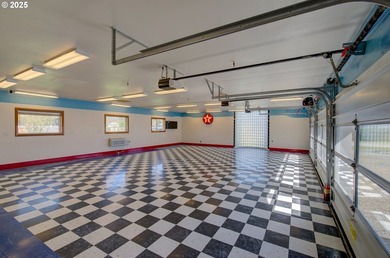 Ilwaco 3,600 sq ft custom house & garage, city water & sewer - photo 36