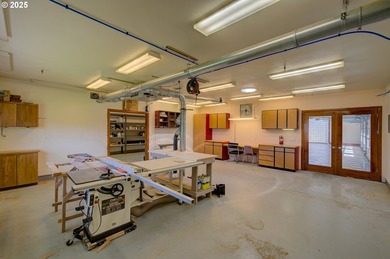 Ilwaco 3,600 sq ft custom house & garage, city water & sewer - photo 38