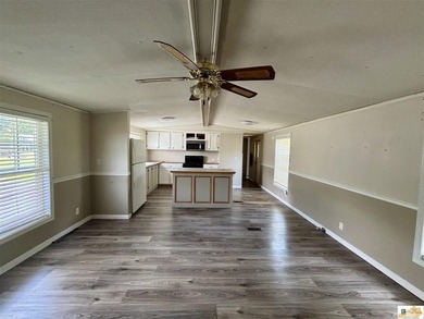 A budget-friendly mobile home on 0.27 acres inside city limits - photo 9