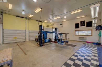 Ilwaco 3,600 sq ft custom house & garage, city water & sewer - photo 40