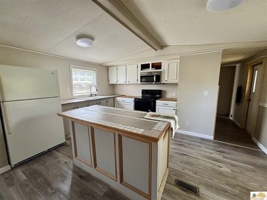 A budget-friendly mobile home on 0.27 acres inside city limits - photo 10