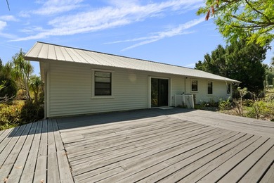 Welcome to this well-appointed single-family residence in North - photo 8