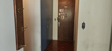 This one bedroom, one bathroom unit offers over 1,000 square - photo 3