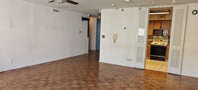 This one bedroom, one bathroom unit offers over 1,000 square - photo 8
