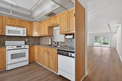 (private lake, pond, coastal) Condo Active Under Contract in Coconut Creek Florida