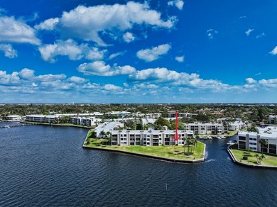 Breathtaking Wide Riverfront Living in Stuart -Rarely available - photo 12