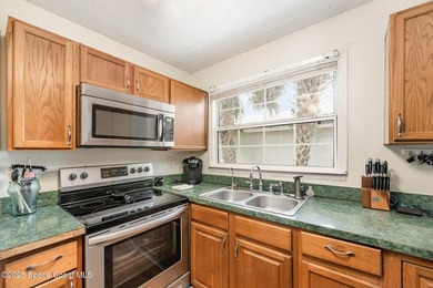 This inviting home offers just over 1,000 sq ft of living space - photo 8