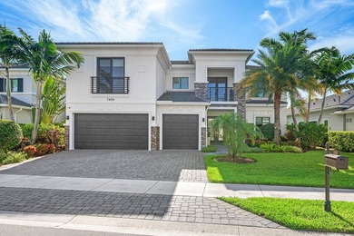 Elegant, inviting, and impeccably designed, this exceptional - photo 2