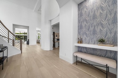 Elegant, inviting, and impeccably designed, this exceptional - photo 7