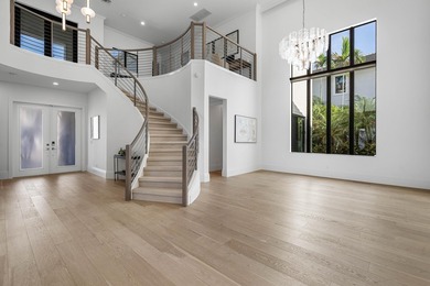 Elegant, inviting, and impeccably designed, this exceptional - photo 8