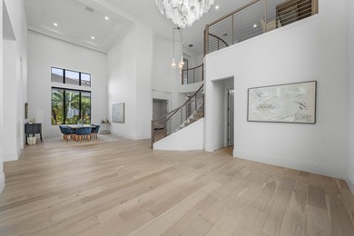 Elegant, inviting, and impeccably designed, this exceptional - photo 9