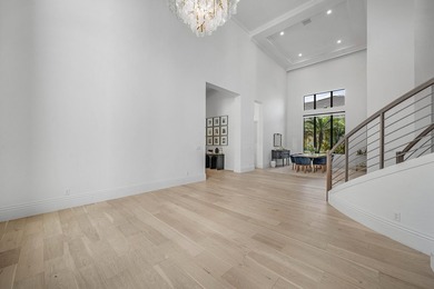 Elegant, inviting, and impeccably designed, this exceptional - photo 10