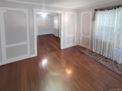 Welcome to this charming Richmond Hill residence ideally located - photo 3