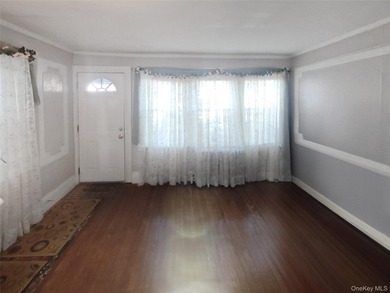 Welcome to this charming Richmond Hill residence ideally located - photo 4