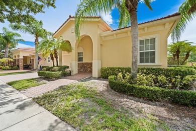 Welcome to this charming CORNER UNIT 2-bedroom, 2-bathroom villa - photo 2