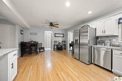 The square footage tells the story. With approximately 3,000 - photo 7