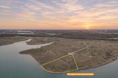 Magnolia Lake Lot For Sale in Corsicana Texas
