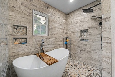Beautifully renovated 1979 home on a versatile property - photo 4