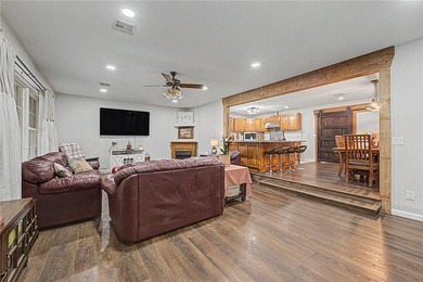 Beautifully renovated 1979 home on a versatile property - photo 7