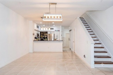 Stunning *2018* Newer Construction! 2 bed, 2.5 bath, fee simple - photo 5