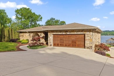 Welcome to 4919 Bal Harbor Circle! Perfectly positioned on the - photo 32