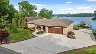 Welcome to 4919 Bal Harbor Circle! Perfectly positioned on the - photo 33