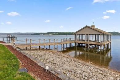 Welcome to 4919 Bal Harbor Circle! Perfectly positioned on the - photo 38