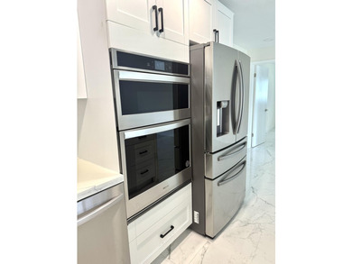 Completely renovated 4-bedroom, 2-bath home with a stunning - photo 7