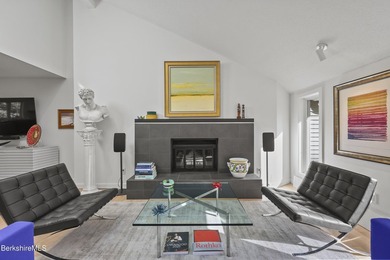 Birchwood Village townhouse! A must-see unit-extensively - photo 8