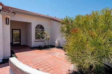 This extensively remodeled Mission Lakes Country Club retreat - photo 3