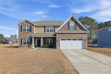 Welcome to this beautifully maintained 5-bedroom, 3-bath - photo 2