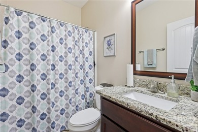 Welcome to this beautifully maintained 5-bedroom, 3-bath - photo 9