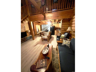 A true Abe Lincoln log home featuring 2 bedrooms, one up, one - photo 2