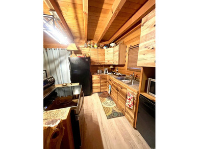 A true Abe Lincoln log home featuring 2 bedrooms, one up, one - photo 5