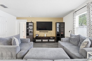 Discover this charming 4-bedroom, 2-bathroom home equipped with - photo 7
