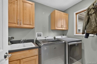 Spacious Fenton home with Hartland Schools set on 2.83 rolling - photo 13