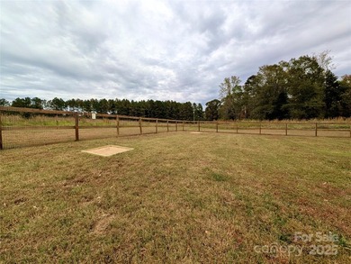 Looking for a little extra space? This inviting 3BR/2BA home in - photo 24